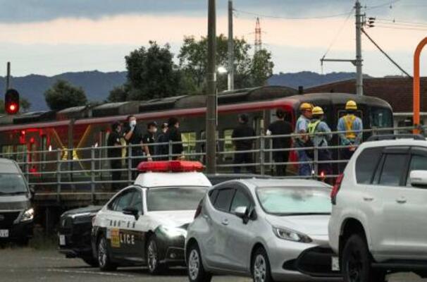 　ホームを通過中の特急列車に２人がはねられる事故があったＪＲ高徳線の勝瑞駅＝２９日午後５時５５分、徳島県藍住町
