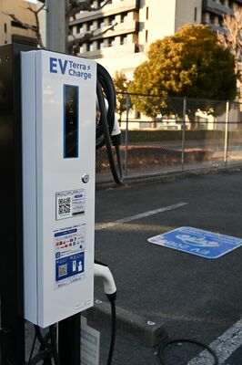 市役所駐車場に設置されたＥＶ充電器