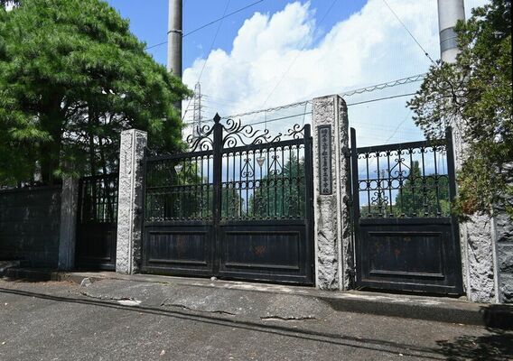 宇都宮白楊高校の正門