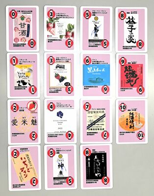 県内のワインなどのラベル入れたカード