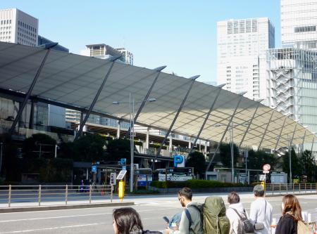 　東京駅八重洲口駅前の大屋根＝東京都千代田区