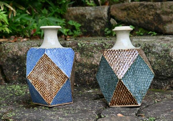 日常の食器中心 130点 益子で島岡桂さん陶芸展 「縄文象嵌」技法
