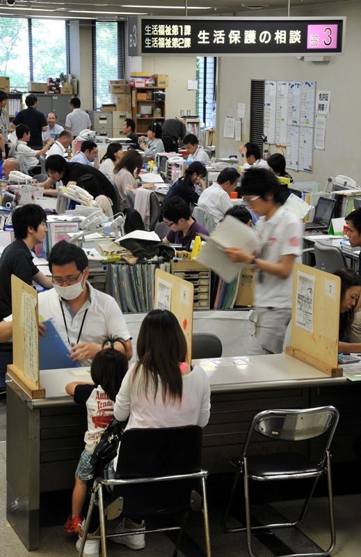 生活保護の相談窓口。県内の各福祉事務所にある=5月下旬
