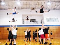 チアするサラリーマン「Cheer Re-Man's（チアリーマンズ）」…