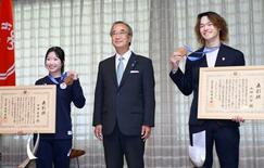 中井、山田両選手に栄誉賞