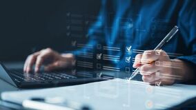 三井情報、金融機関カスタマーセンター利用者のAI受容度調査を実施