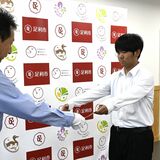 図書館に向かう途中、煙を見つけ…高校生が初期消火で活躍　足利市消防から感謝状