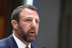 移民摘発、強硬路線修正も