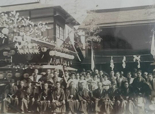 1940（昭和15）年の御幸町のひとこま。ＷＧは、こうしたかつての街並みの写真について情報提供を求めている
