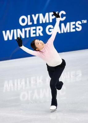 　公式練習で調整する千葉百音＝ミラノ（共同）