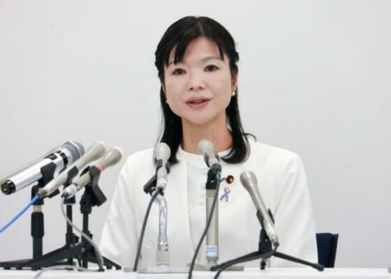 記者会見する田中優希横浜市議=3日午後、横浜市役所