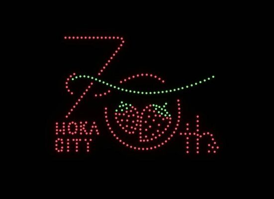 ドローンを用いて夜空に描く、市制70周年記念ロゴマークのイメージ