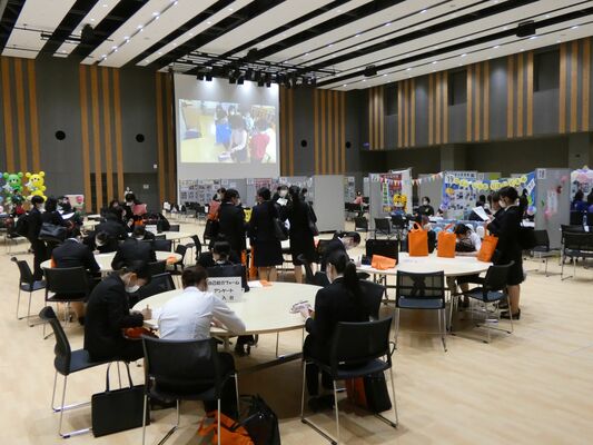 大ホールで開かれた就活イベント