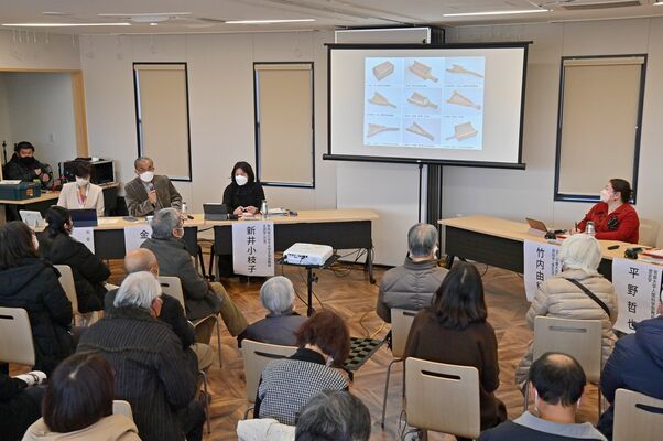 調理法や分布などさまざまな分野からしもつかれの謎に迫った「しもつかれ博」＝２月、宇都宮市内