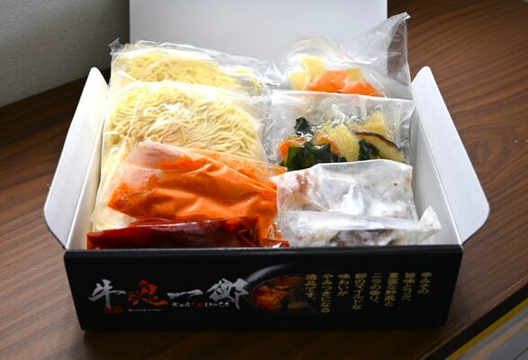 「麺」「粉末スープ」など５パーツを１食分ずつ個包装している