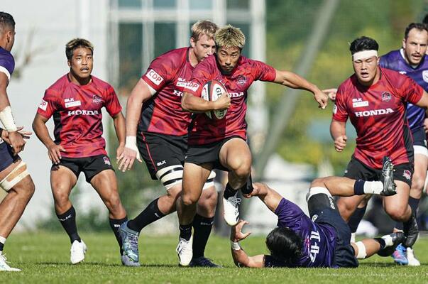開幕に向け、練習試合に臨むラグビーのリーグワン１部、ホンダヒートの選手たち＝１１月、三重県鈴鹿市（同チーム提供）