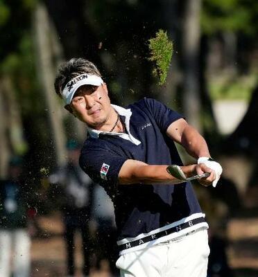 　最終日、通算１３アンダーで優勝を果たした塚田よおすけ＝フェニックスＣＣ