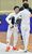 決勝を終え、相手と健闘を称え合う栃商の中浦（左）＝島根県安来市民体育館、広瀬華撮影