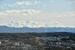 大田原市役所８階から撮影した、八溝山地の方向に現れた雪山にも見える雲＝18日午前９時45分ごろ、大田原市本町１丁目