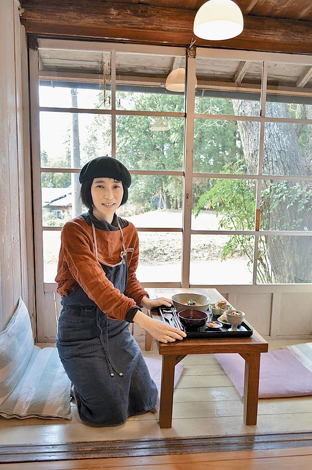 「たまにはこうした食事もいいのでは」と話すオーナーの饗庭陽子さん