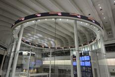 東証、午前終値５万３３２３円