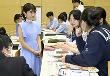 タレント井上咲楽さんが宇都宮で「新聞塾」　高校生100人に新聞の魅力伝…