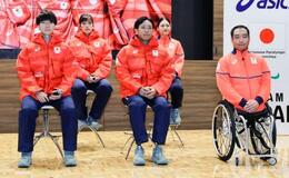 五輪パラ、公式ウエアは赤基調