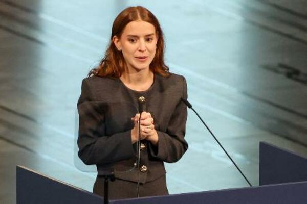 ノーベル平和賞の授賞式で、マチャド氏の演説を代読する長女のアナ・コリナ・ソーサ氏=10日、オスロ(ロイター=共同)