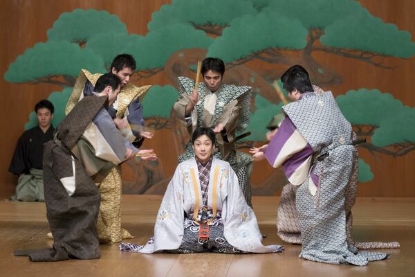 演目「千切木」を演じる野村萬斎さん（中央、提供写真）