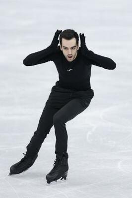 　公式練習で調整するスペインのトマスリョレンク・グアリノサバテ＝ミラノ（共同）