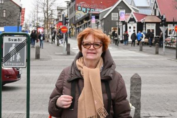 　５０年前に「女性の休日」に参加したクリスティン・アシュゲフトフテルさん＝１０月、アイスランド・レイキャビク（共同）