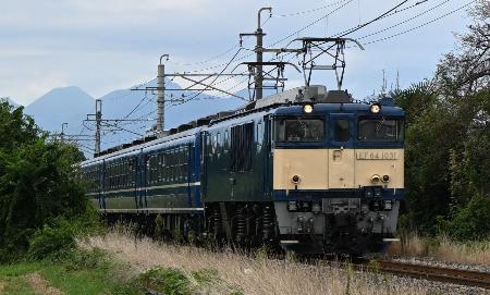 故障したD51に代わって「SL・GVぐんま桐生」の先頭を走るEF64