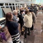 地域通貨キャンペーン、初日で終了　市役所、高齢者ら大混雑　チャージ希望 かなわぬ市民