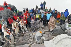 登山シーズン到来　那須岳で開山祭、山岳関係者ら50人が安全祈願