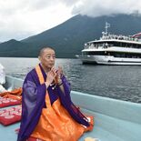 中禅寺湖の霊場巡って祈り　伝統行事「船禅頂」に200人参列