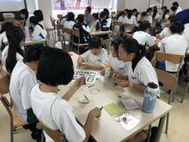 県産材未利用品でストラップを作製