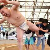 子ども力士、稽古に汗　大田原で相撲教室　講師を押し出し「やった！」