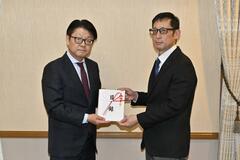 下野奨学会に１０万円を寄付