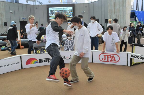 華麗な足技が繰り広げられたイベント＝２７日午後、宇都宮市