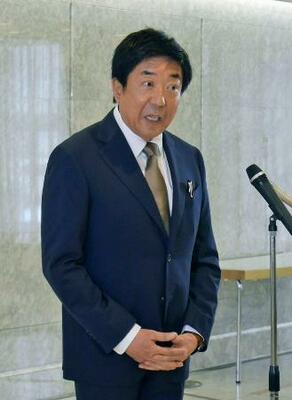 　群馬県知事選への立候補を表明する元前橋市長の山本龍氏＝２９日午後、前橋市