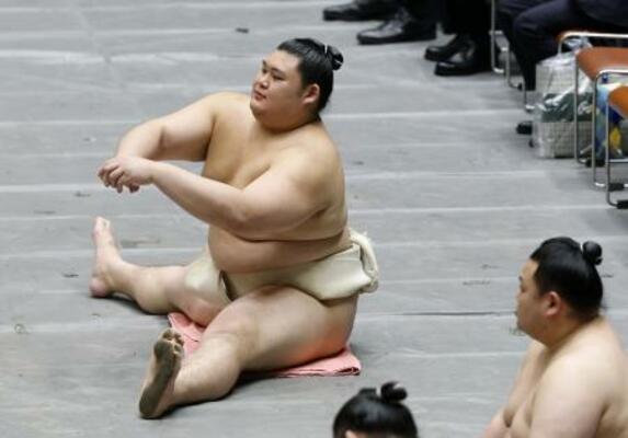 　稽古総見で調整する大の里＝両国国技館