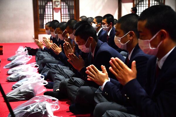 甲子園での必勝を祈願する佐野日大の選手たち＝惣宗寺