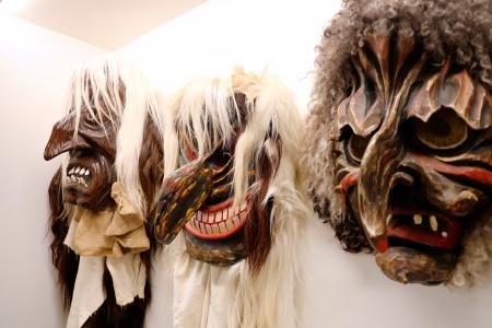 　１９７０年代に製作された「チャガタ」の仮面＝７月、スイス・ブラッテン近郊（共同）