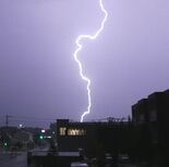 雷の電気は使える？　ＮＴＴ関連機関が研究中　将来、雷でＬＲＴが走る日が…