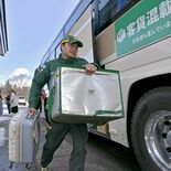 荷物と乗客、同時に運びます　「客貨混載」路線バス、東武日光駅で出発式