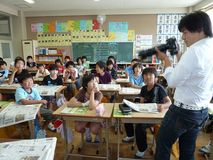 新聞社で違う記事の扱い　日光市落合東小 