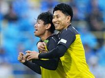 柏快勝、首位と1差に