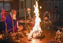 両崖山火災から1年 再発防止願い法要　足利