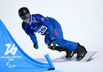 スノボに小須田、小栗が登場