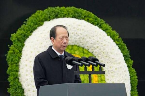 「南京大虐殺記念館」で開かれた国家追悼式典で演説する中国共産党の石泰峰・中央組織部長=13日、中国江蘇省南京市(共同)